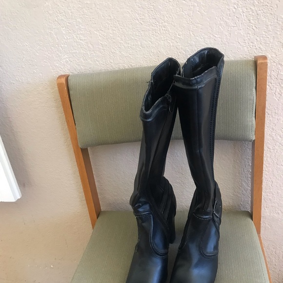 Fashion boots add 6 inches to your height - Picture 3 of 5